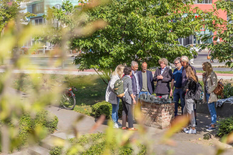 Gruppe Miniatur mit Blick auf Hafen2_c_NeussMarketing Melanie Stegemann