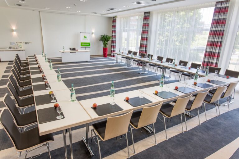 DUSNS-holiday-inn-dusseldorf-neuss-meeting-room-cologne